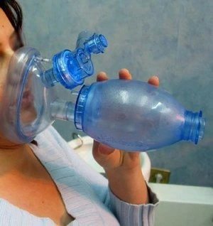 Ağız kokusu muayenesi nefes örneği almak